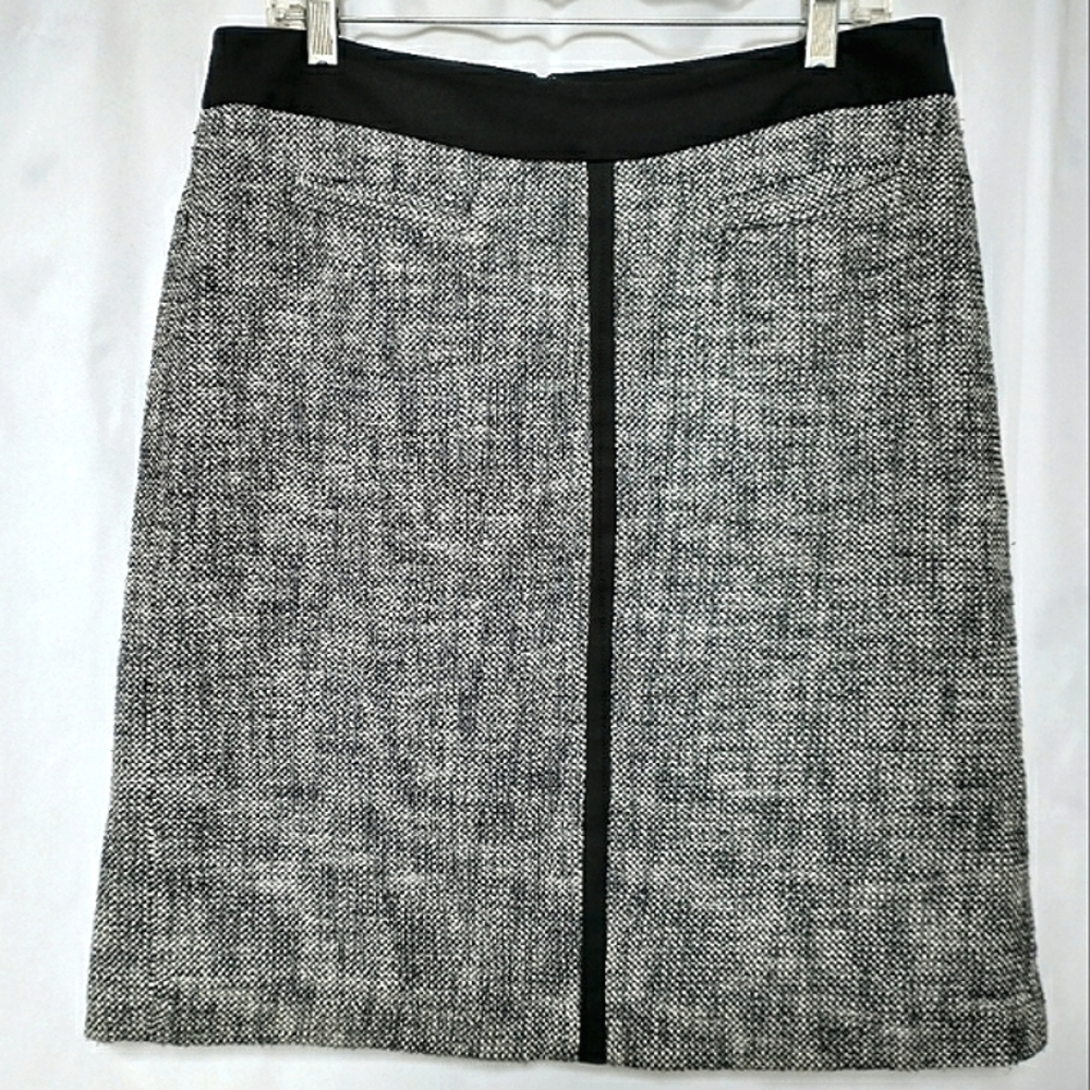 Excellent Used Talbots Blk / White Tweed Texture Slightly A-line Skirt Size 10